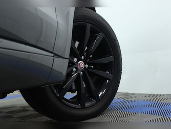 Used Jaguar F-Pace 2017 for sale - 75801548: Photo