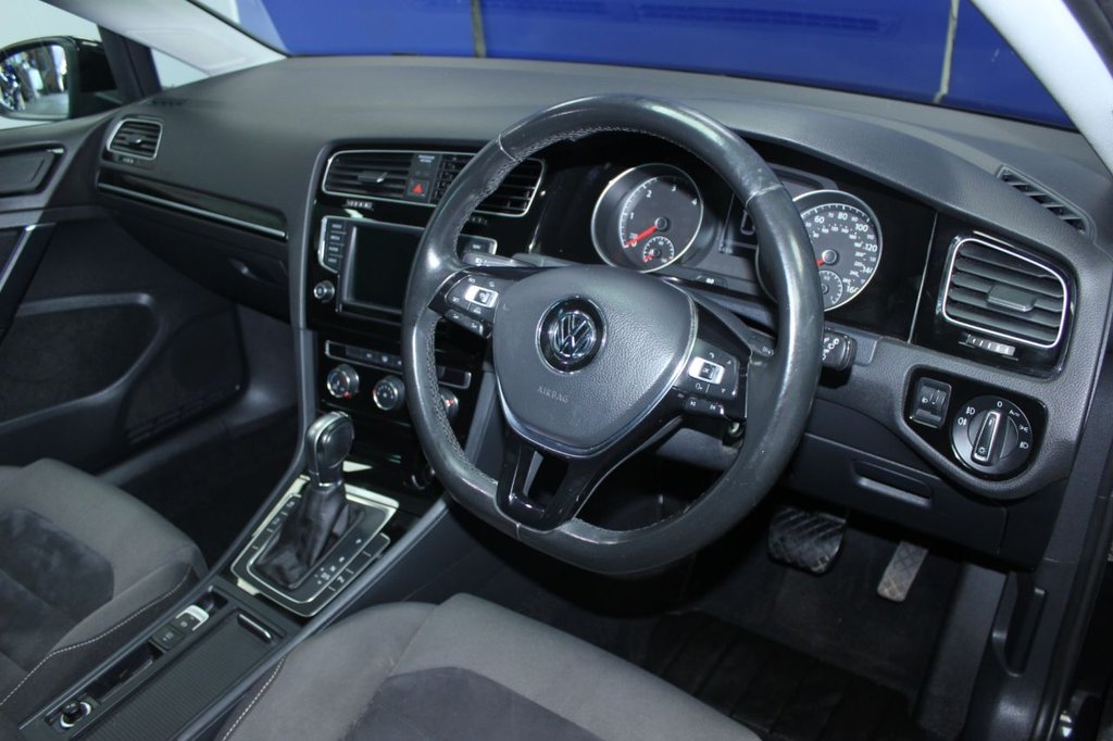 Used Volkswagen Golf 2017 for sale - 76273924: Photo 5