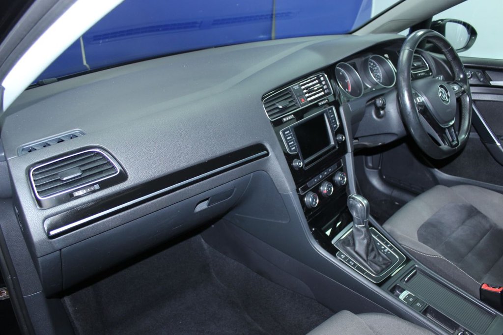 Used Volkswagen Golf 2017 for sale - 76273924: Photo 6