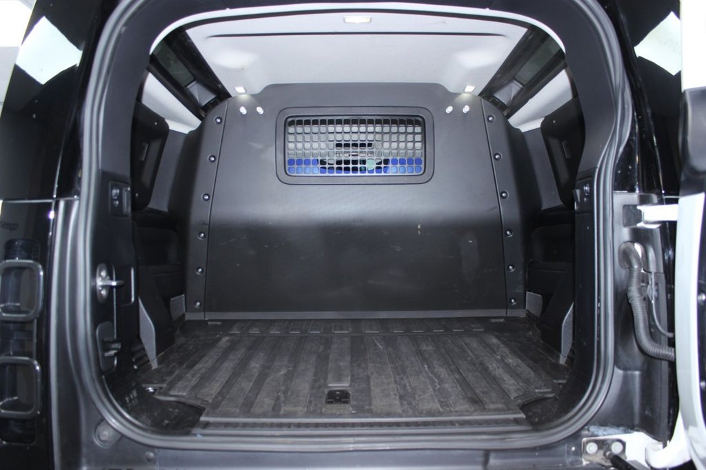 Used Land Rover Defender 2024 for sale - 76154515: Photo 11