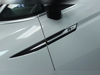 Used Volkswagen Touran 2018 for sale - 77157789: Photo