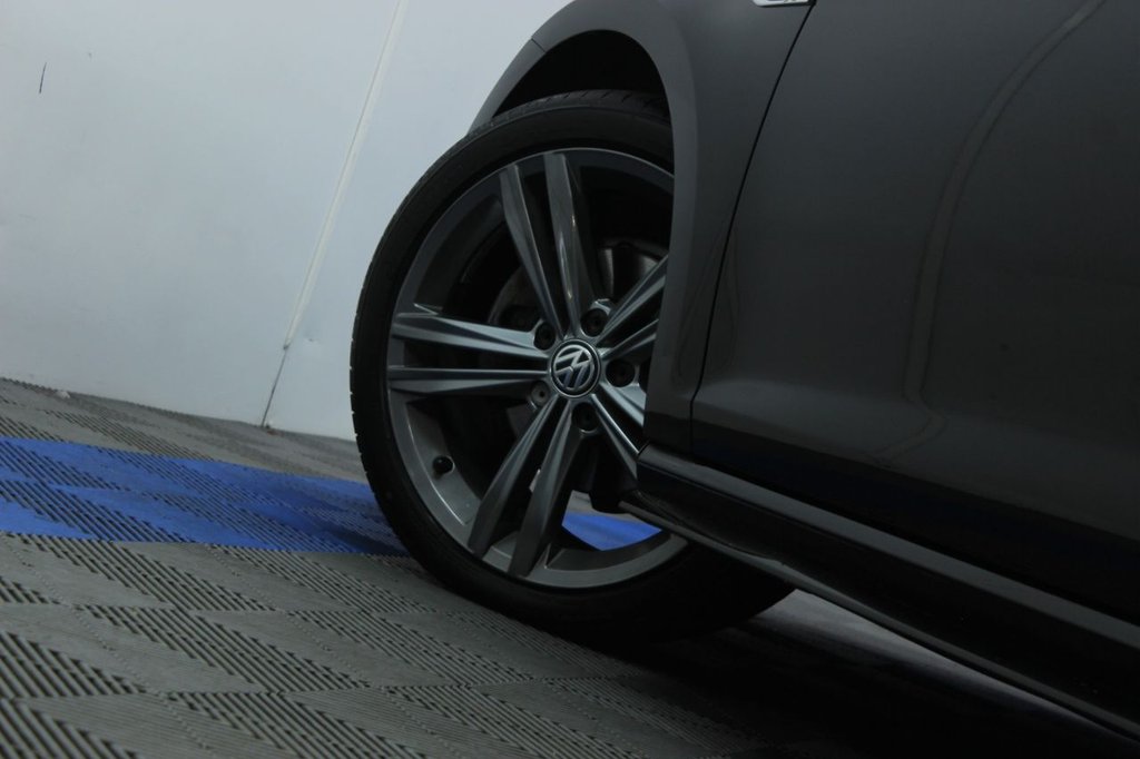 Used Volkswagen Golf 2020 for sale - 76888538: Photo 2