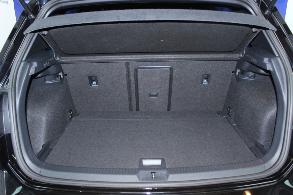 Used Volkswagen Golf 2020 for sale - 76888538: Photo 9