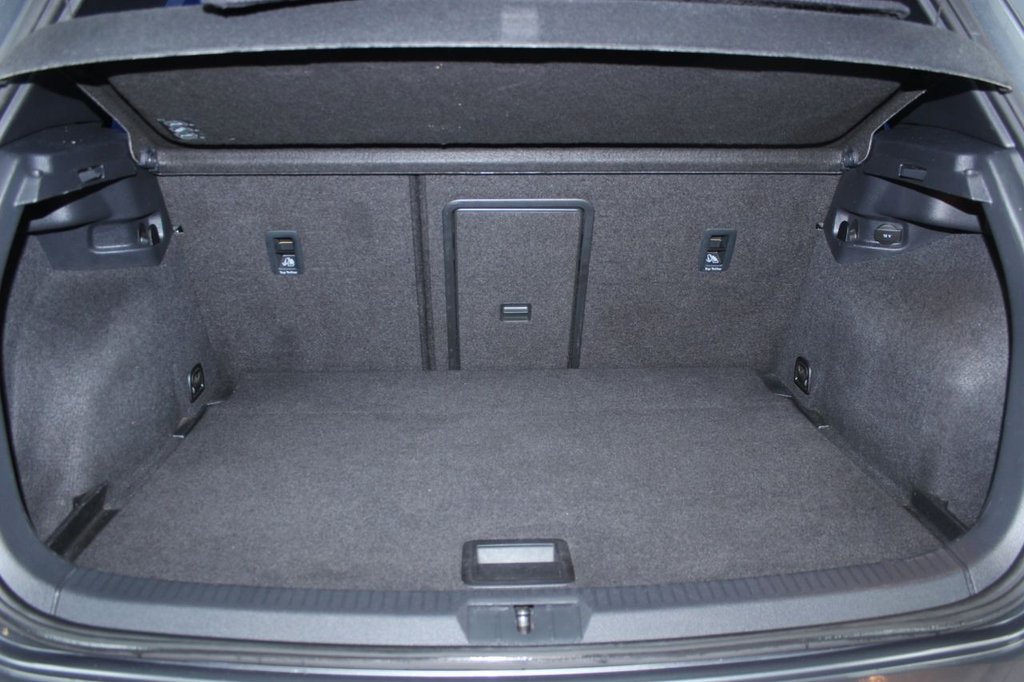 Used Volkswagen Golf 2017 for sale - 76486940: Photo 8