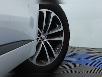 Used Jaguar F-Pace 2018 for sale - 76535484: Photo