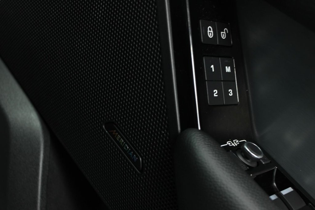 Used Land Rover Range Rover Velar 2019 for sale - 77576132: Photo 10