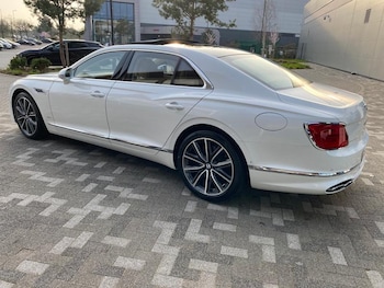 Used Bentley Flying Spur 2023 for sale - 77934930: Photo