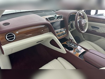 Used Bentley Bentayga 2021 for sale - 78329396: Photo