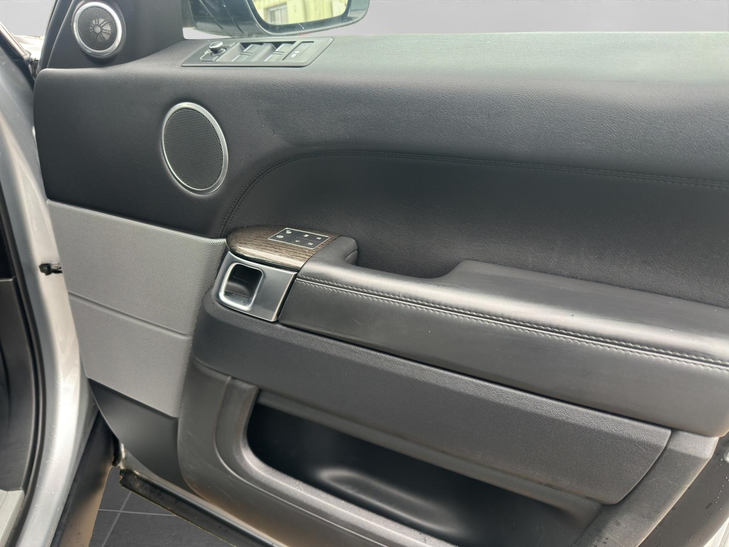 Used Land Rover Range Rover Sport 2017 for sale - 76650001: Photo 12