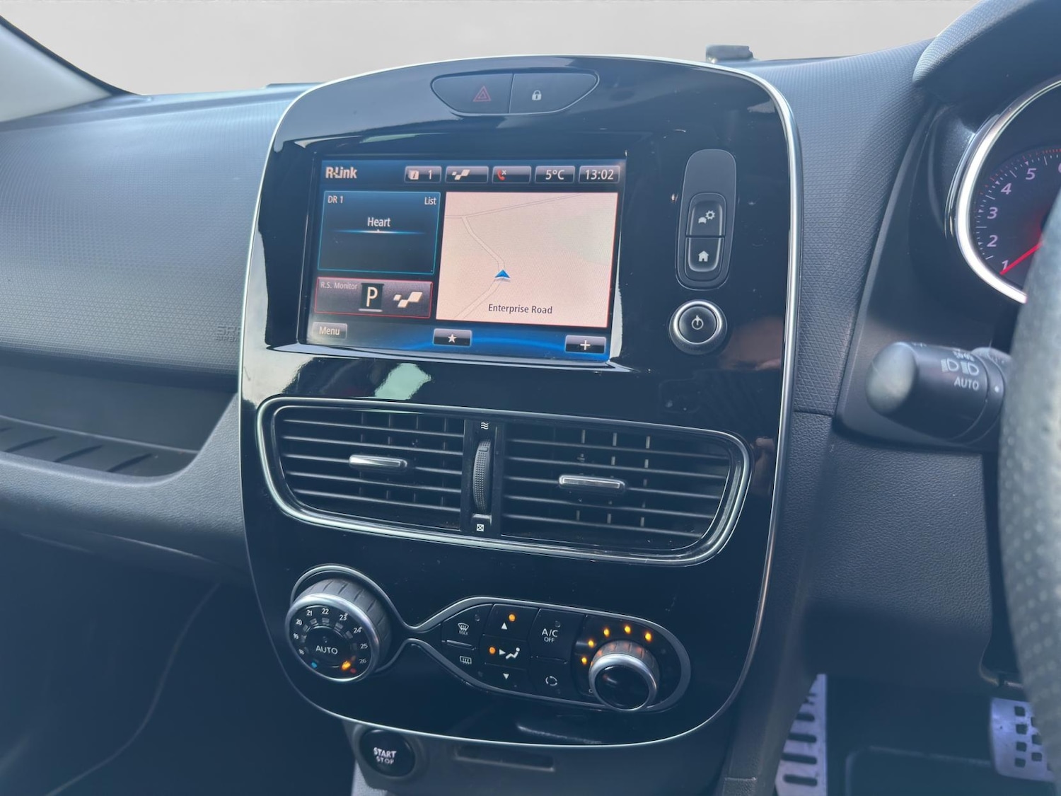 Used Renault Clio 2017 for sale - 76709826: Photo 16