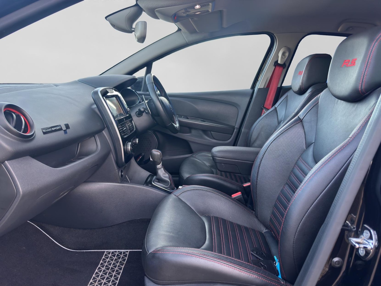 Used Renault Clio 2017 for sale - 76709826: Photo 18