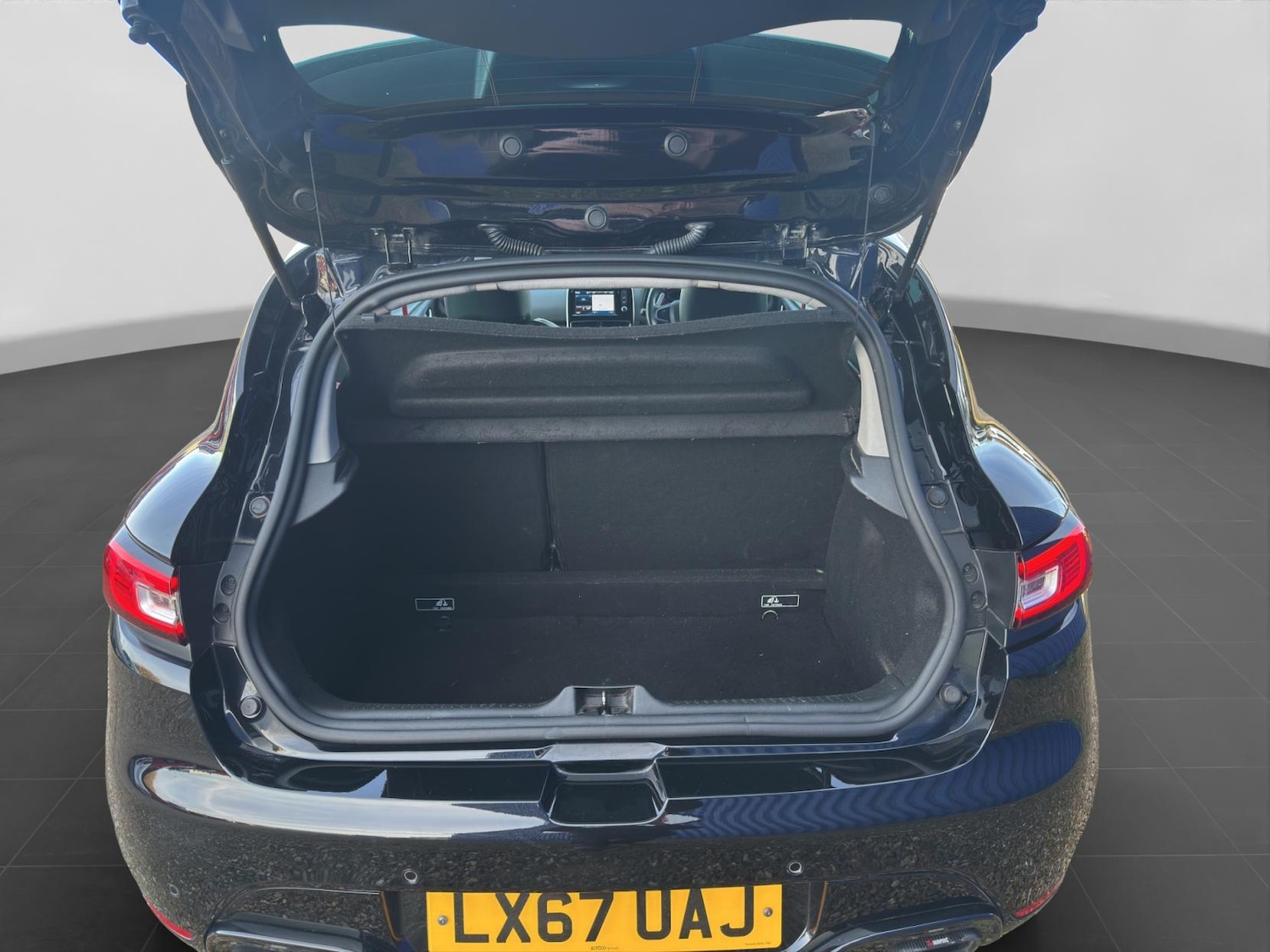 Used Renault Clio 2017 for sale - 76709826: Photo 20