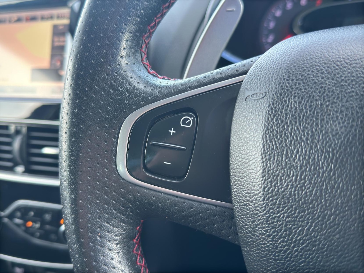 Used Renault Clio 2017 for sale - 76709826: Photo 30