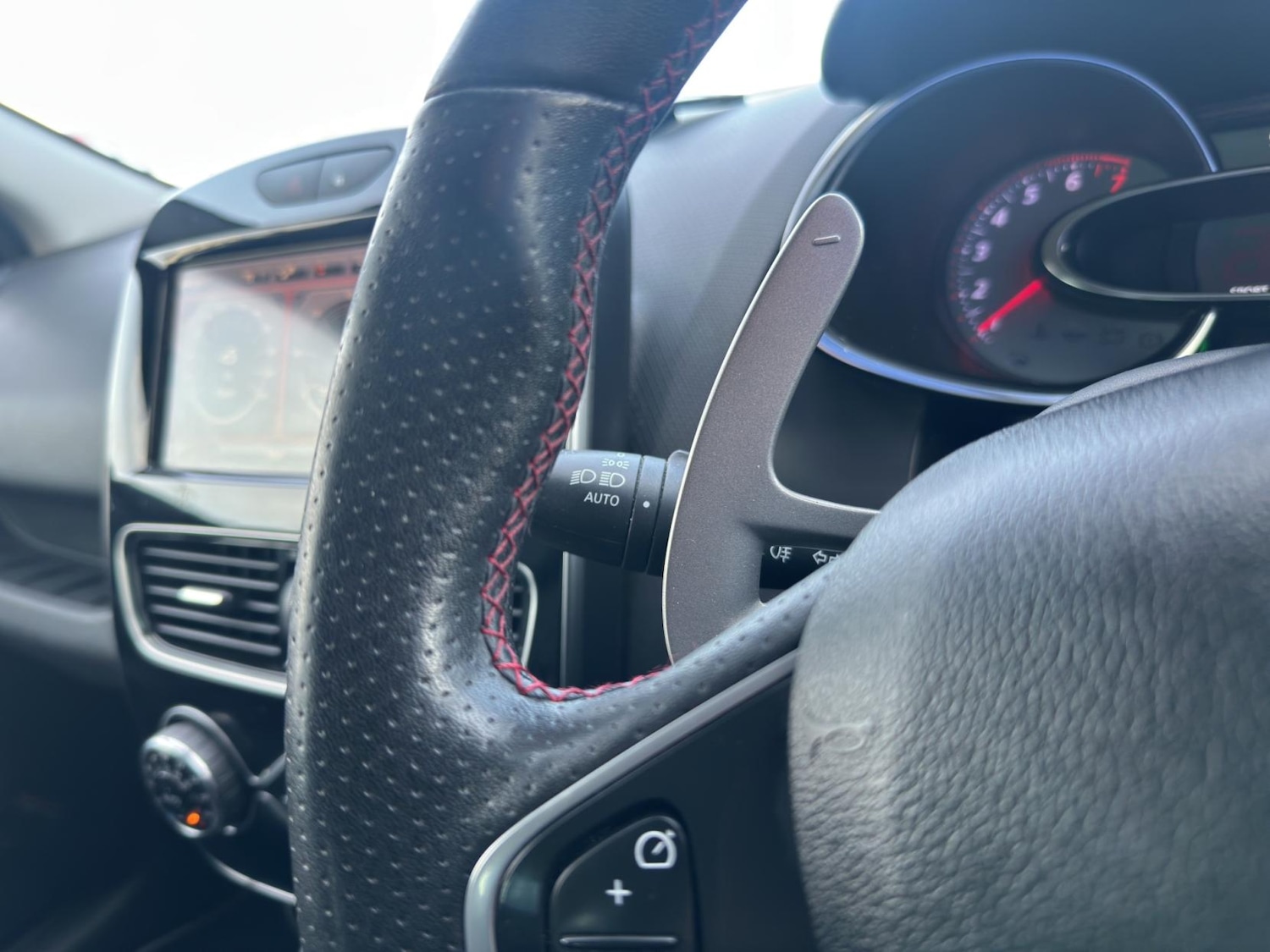 Used Renault Clio 2017 for sale - 76709826: Photo 37