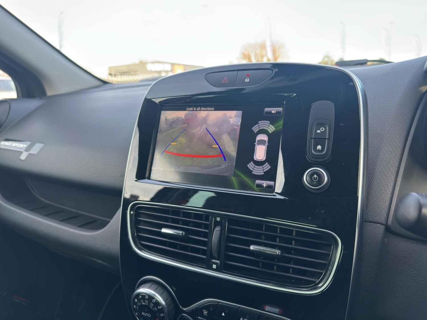 Used Renault Clio 2017 for sale - 76709826: Photo 38