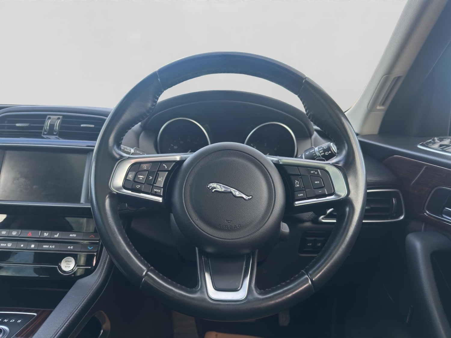 Used Jaguar F-Pace 2017 for sale - 77545448: Photo 10