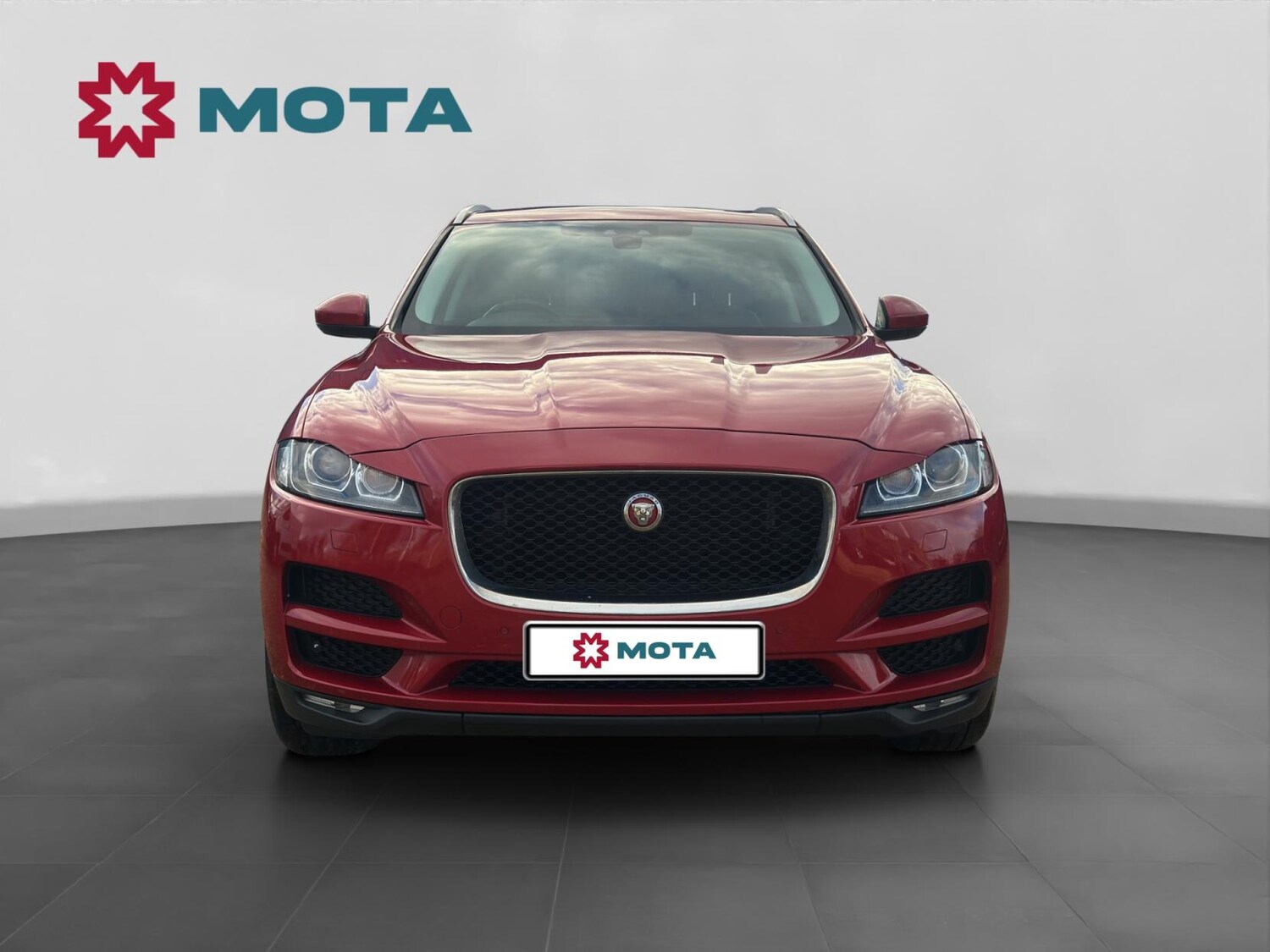 Used Jaguar F-Pace 2017 for sale - 77545448: Photo 2