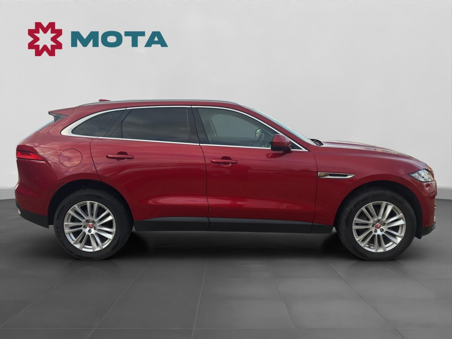 Used Jaguar F-Pace 2017 for sale - 77545448: Photo 3