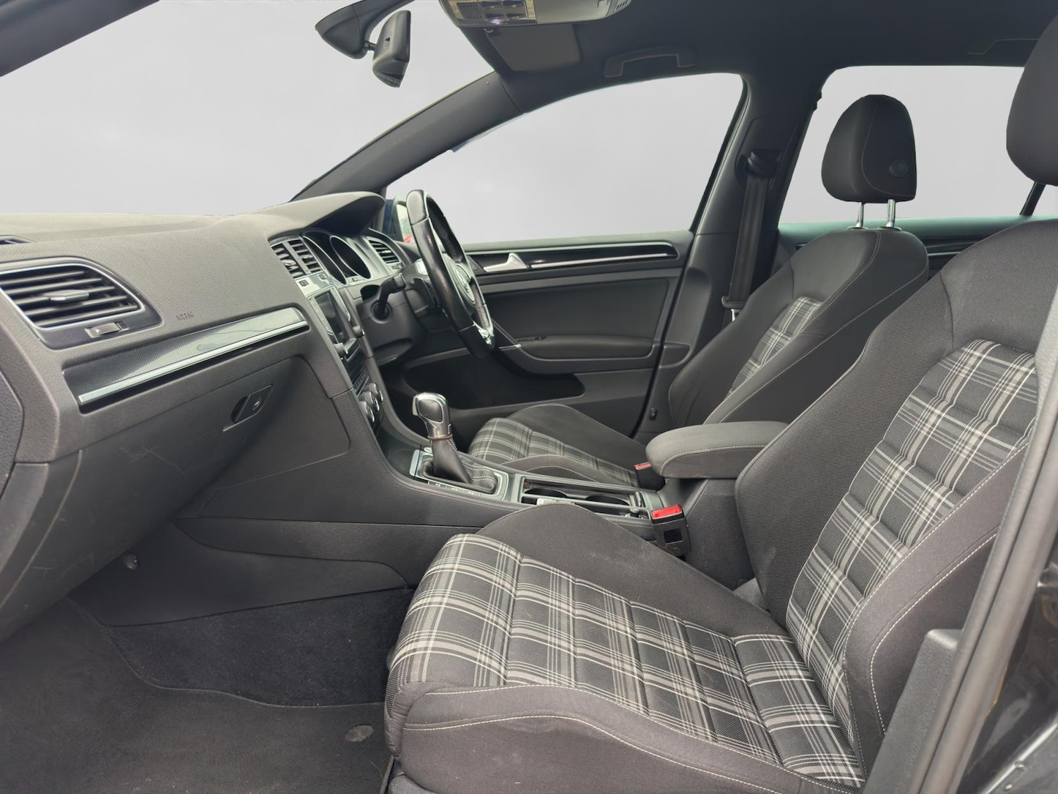 Used Volkswagen Golf 2016 for sale - 77036942: Photo 17