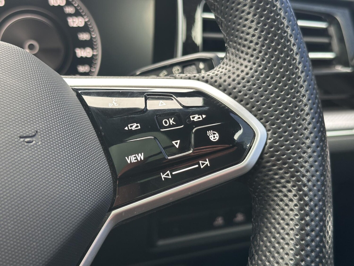 Used Volkswagen Touareg 2023 for sale - 77225341: Photo 35