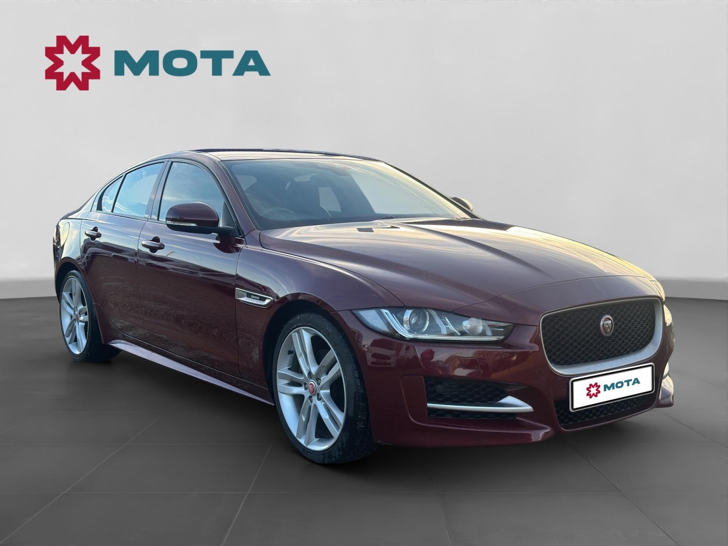 Used Jaguar XE 2016 for sale - 76696992: Photo 1