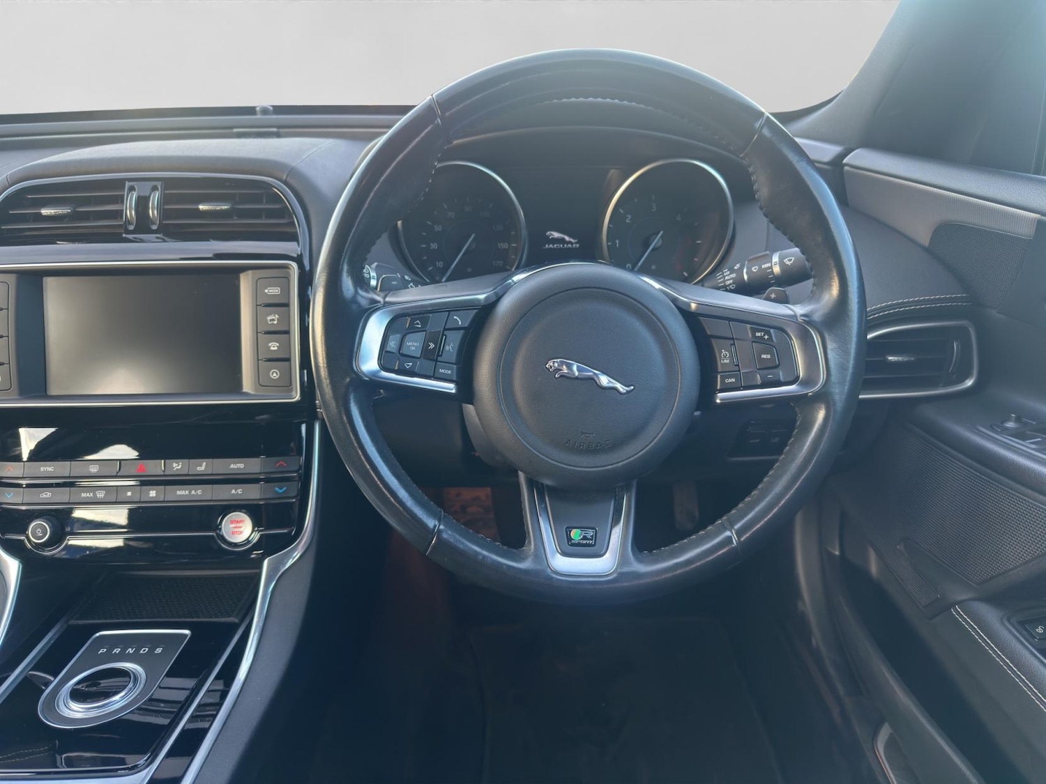 Used Jaguar XE 2016 for sale - 76696992: Photo 10