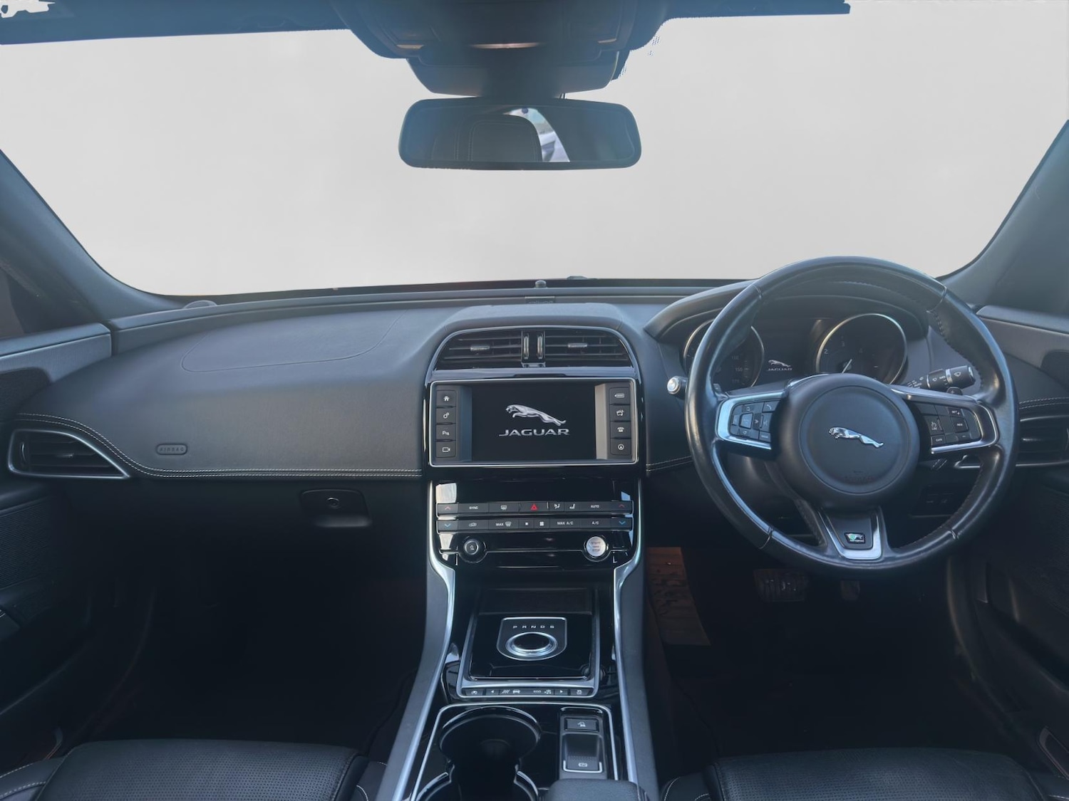 Used Jaguar XE 2016 for sale - 76696992: Photo 15