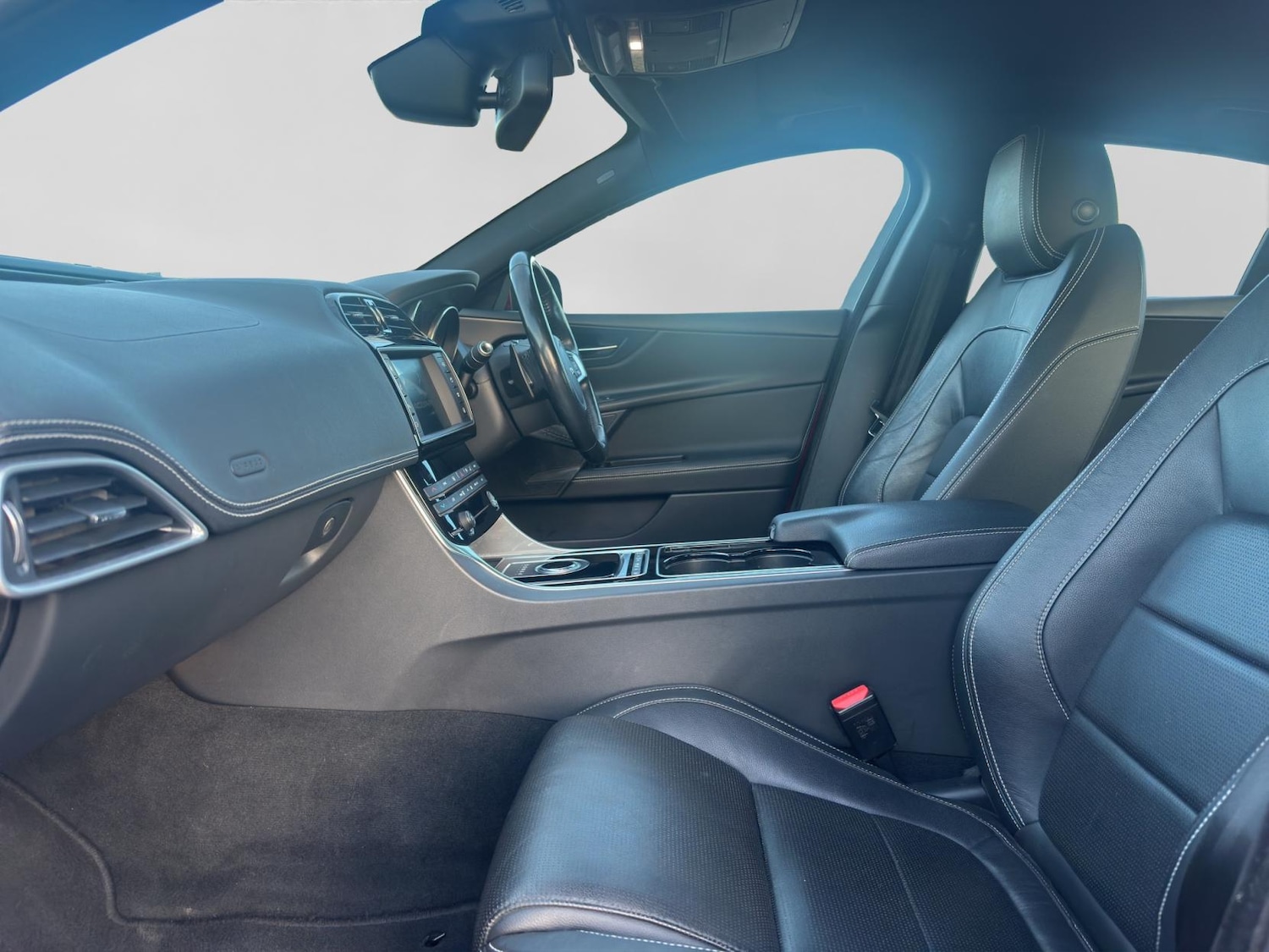 Used Jaguar XE 2016 for sale - 76696992: Photo 19