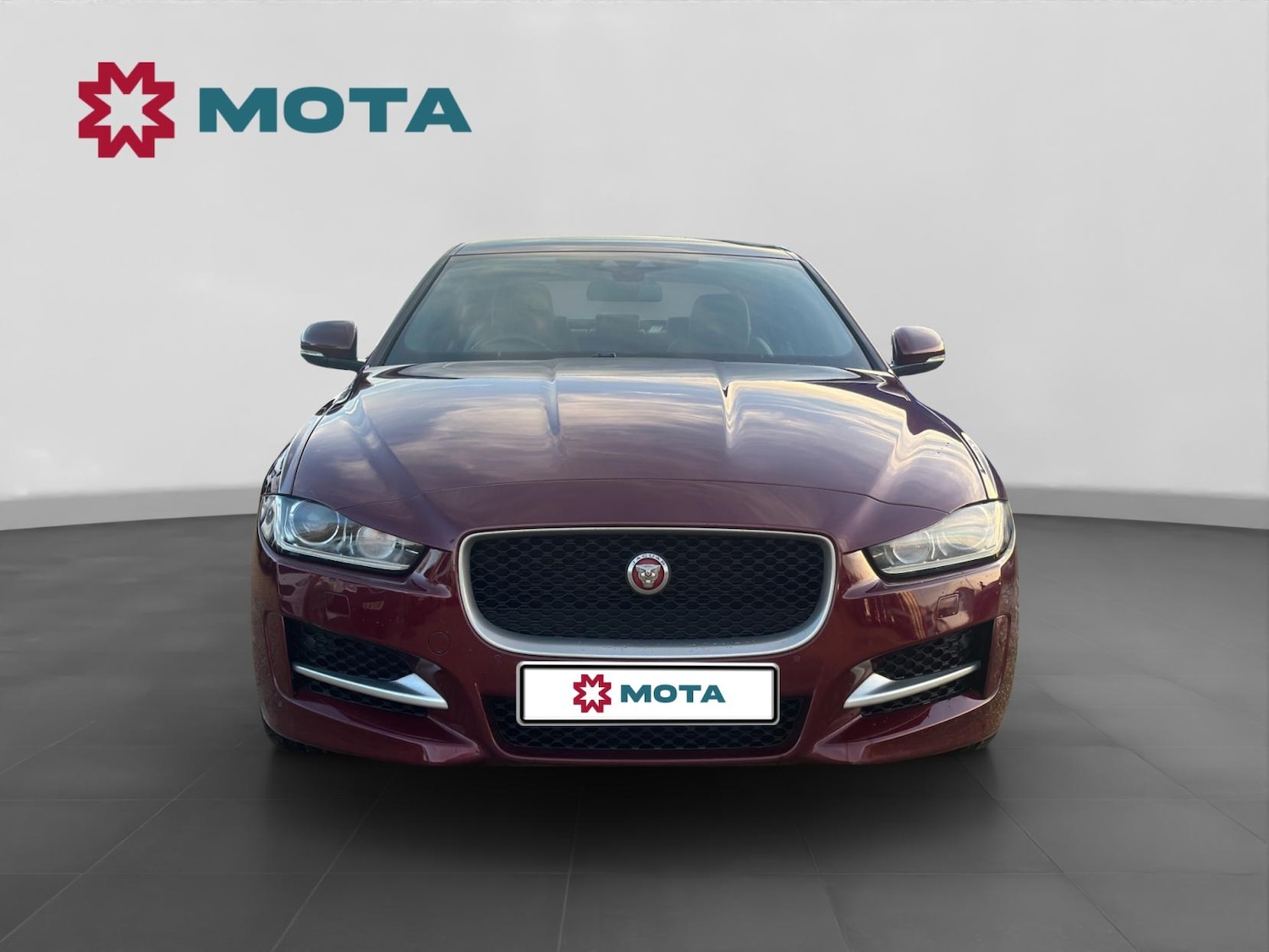 Used Jaguar XE 2016 for sale - 76696992: Photo 2