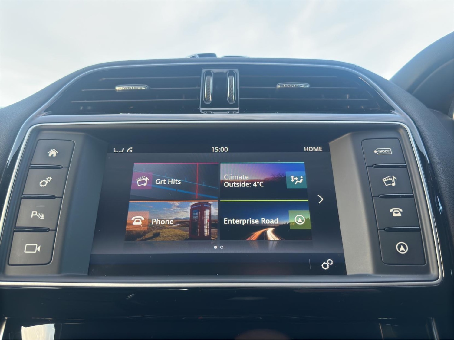 Used Jaguar XE 2016 for sale - 76696992: Photo 27