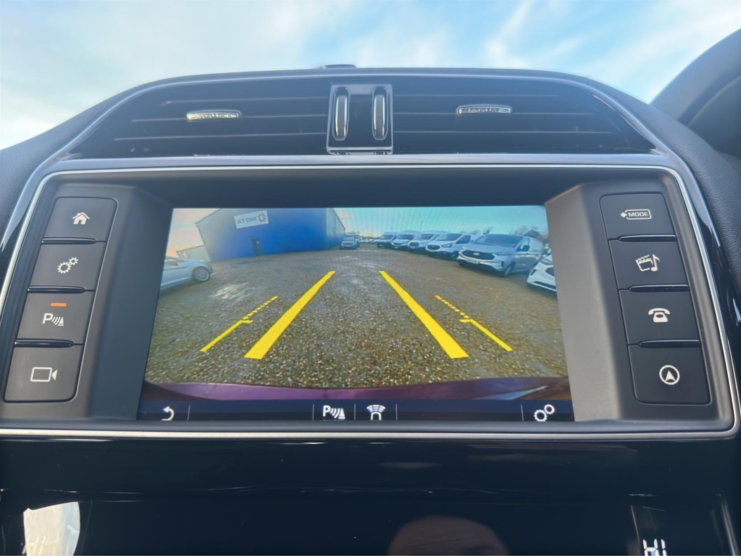 Used Jaguar XE 2016 for sale - 76696992: Photo 28