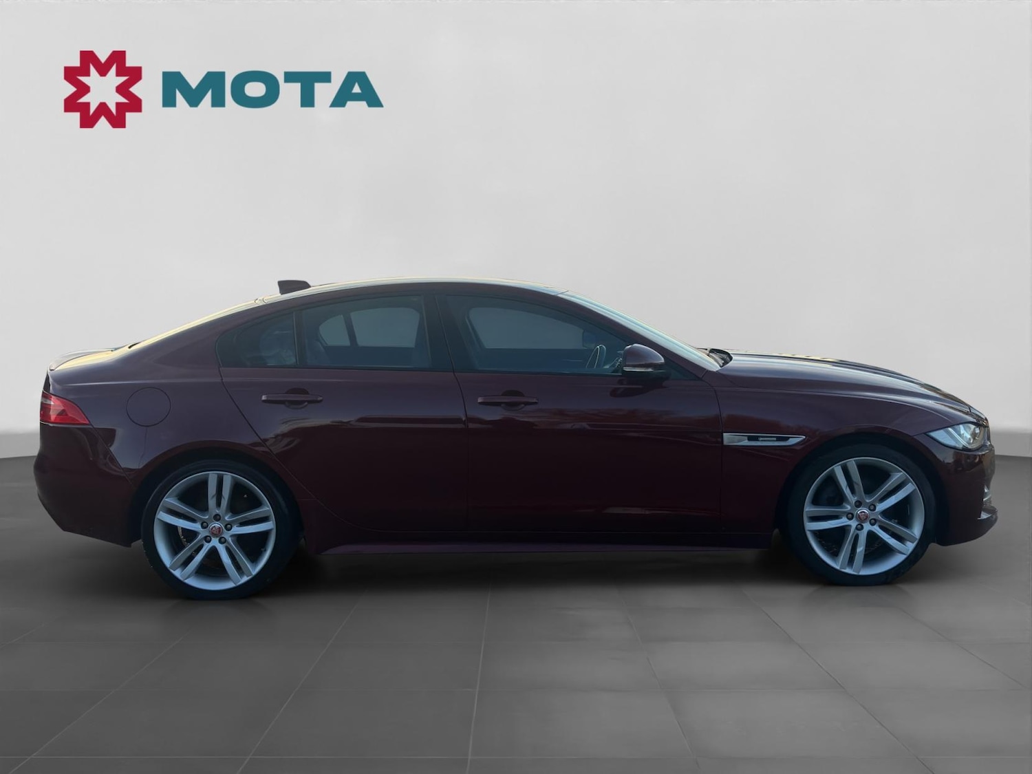 Used Jaguar XE 2016 for sale - 76696992: Photo 3