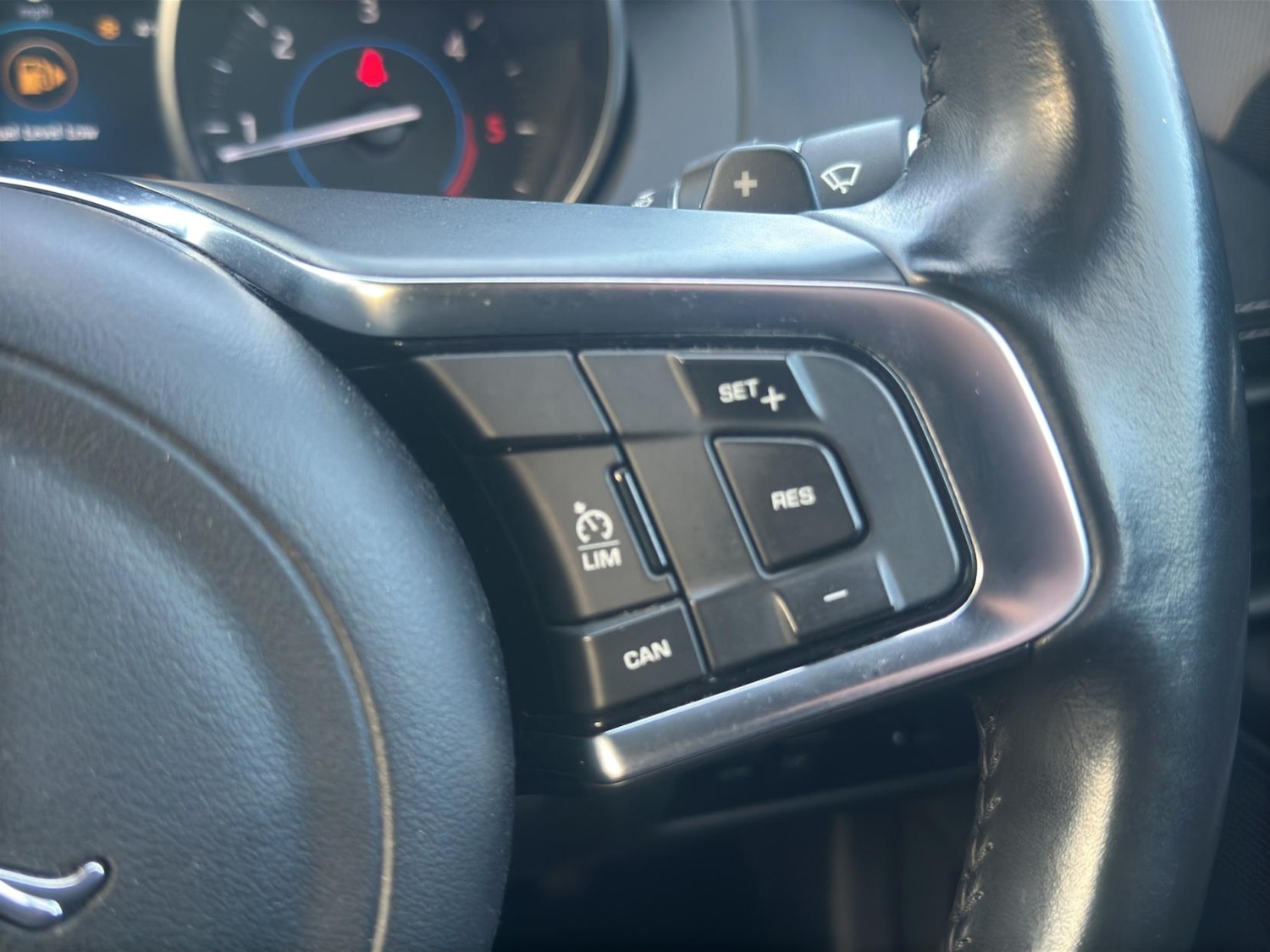 Used Jaguar XE 2016 for sale - 76696992: Photo 31