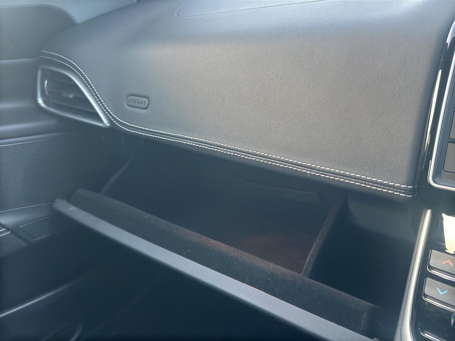 Used Jaguar XE 2016 for sale - 76696992: Photo 33