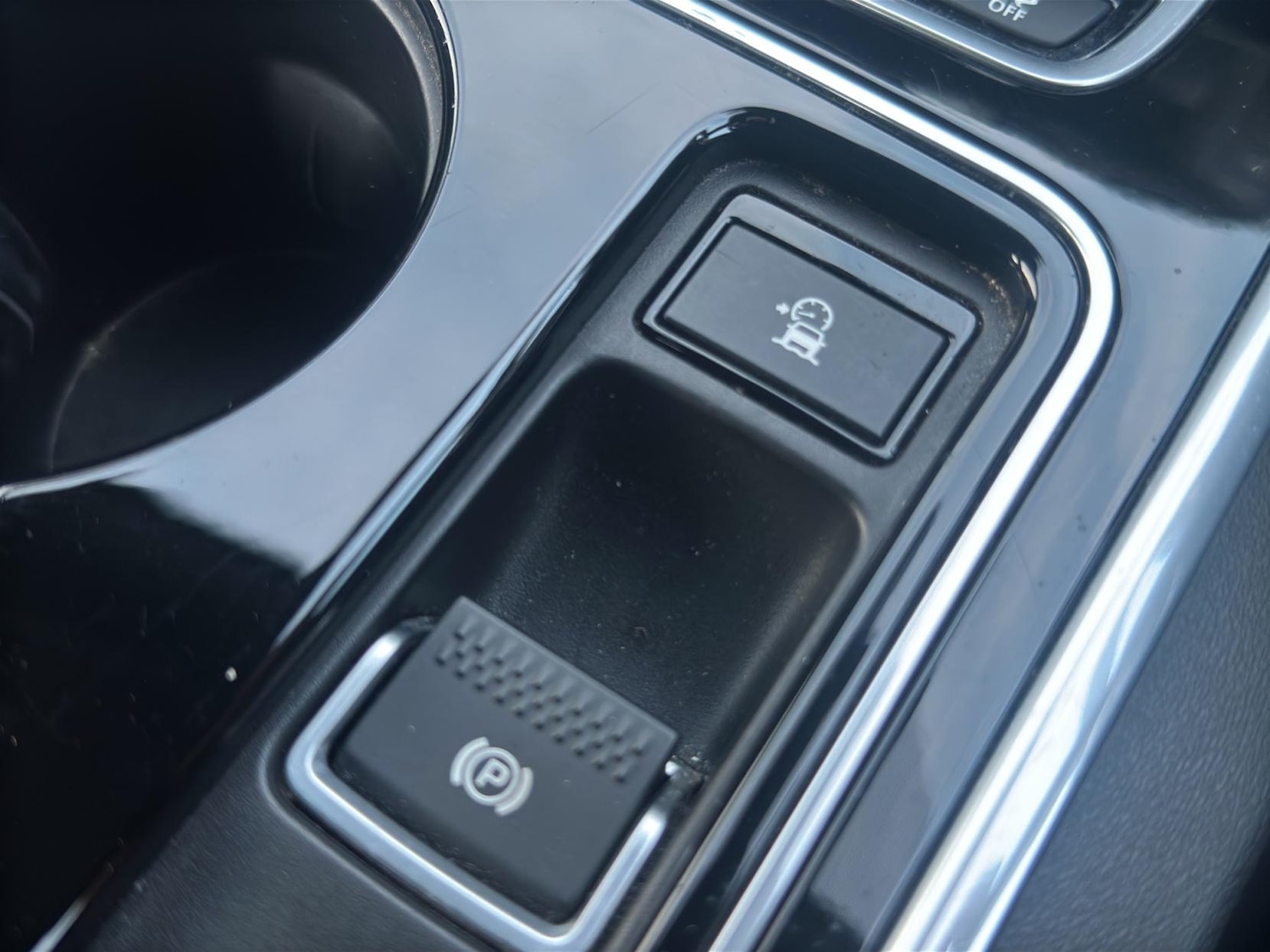 Used Jaguar XE 2016 for sale - 76696992: Photo 38