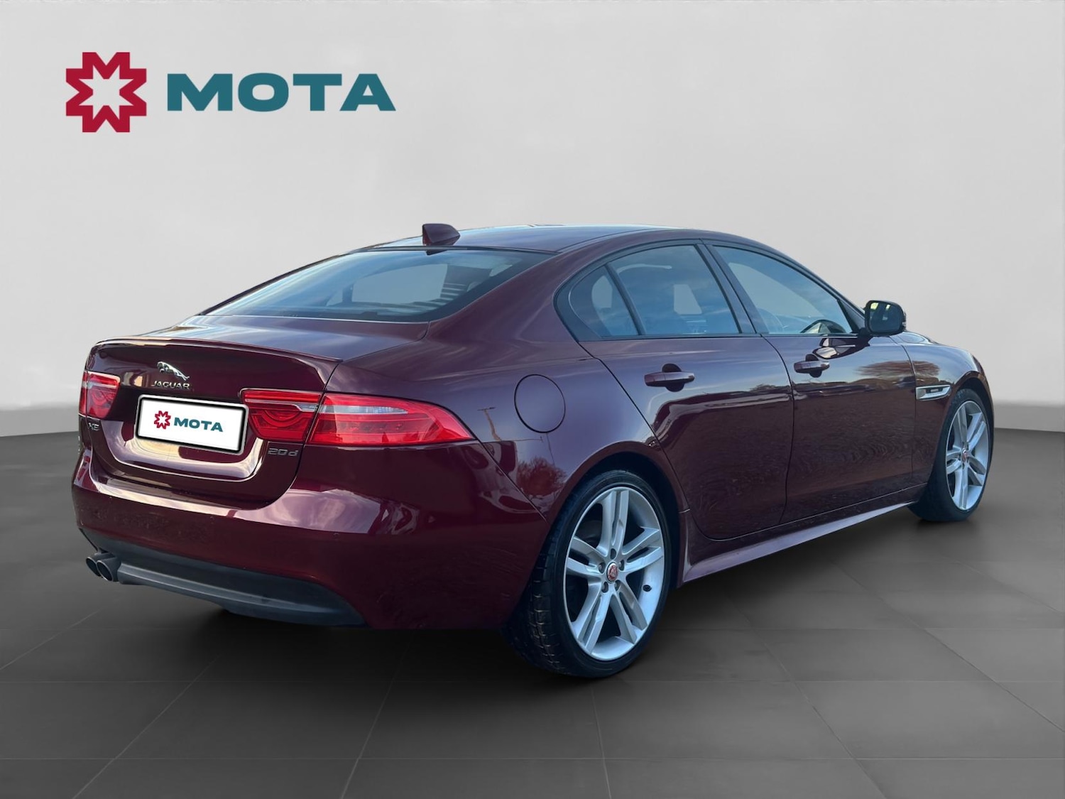 Used Jaguar XE 2016 for sale - 76696992: Photo 4
