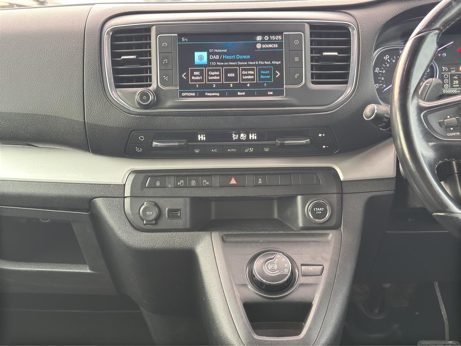 Used Peugeot Traveller 2018 for sale - 76709829: Photo 15