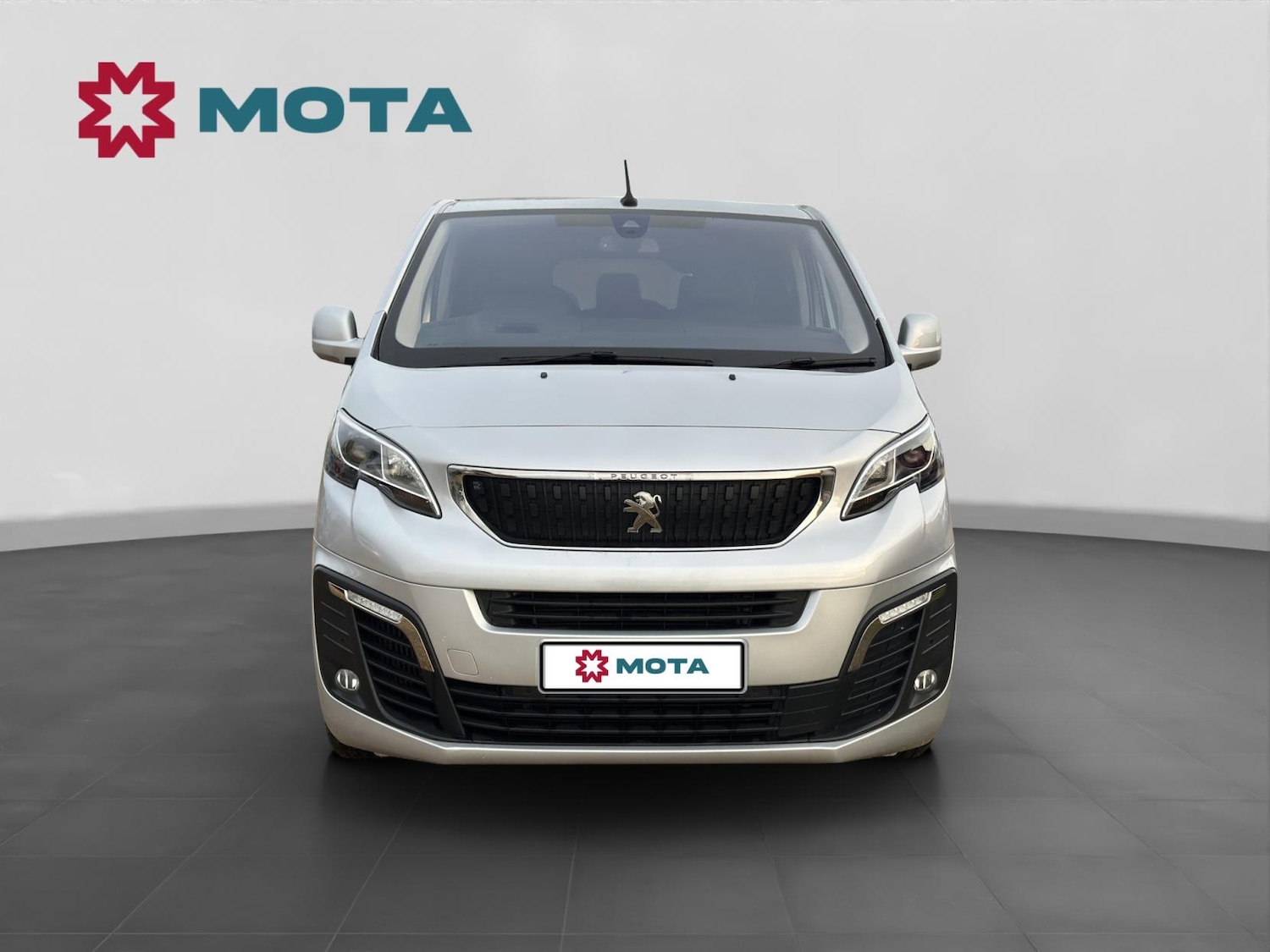 Used Peugeot Traveller 2018 for sale - 76709829: Photo 2