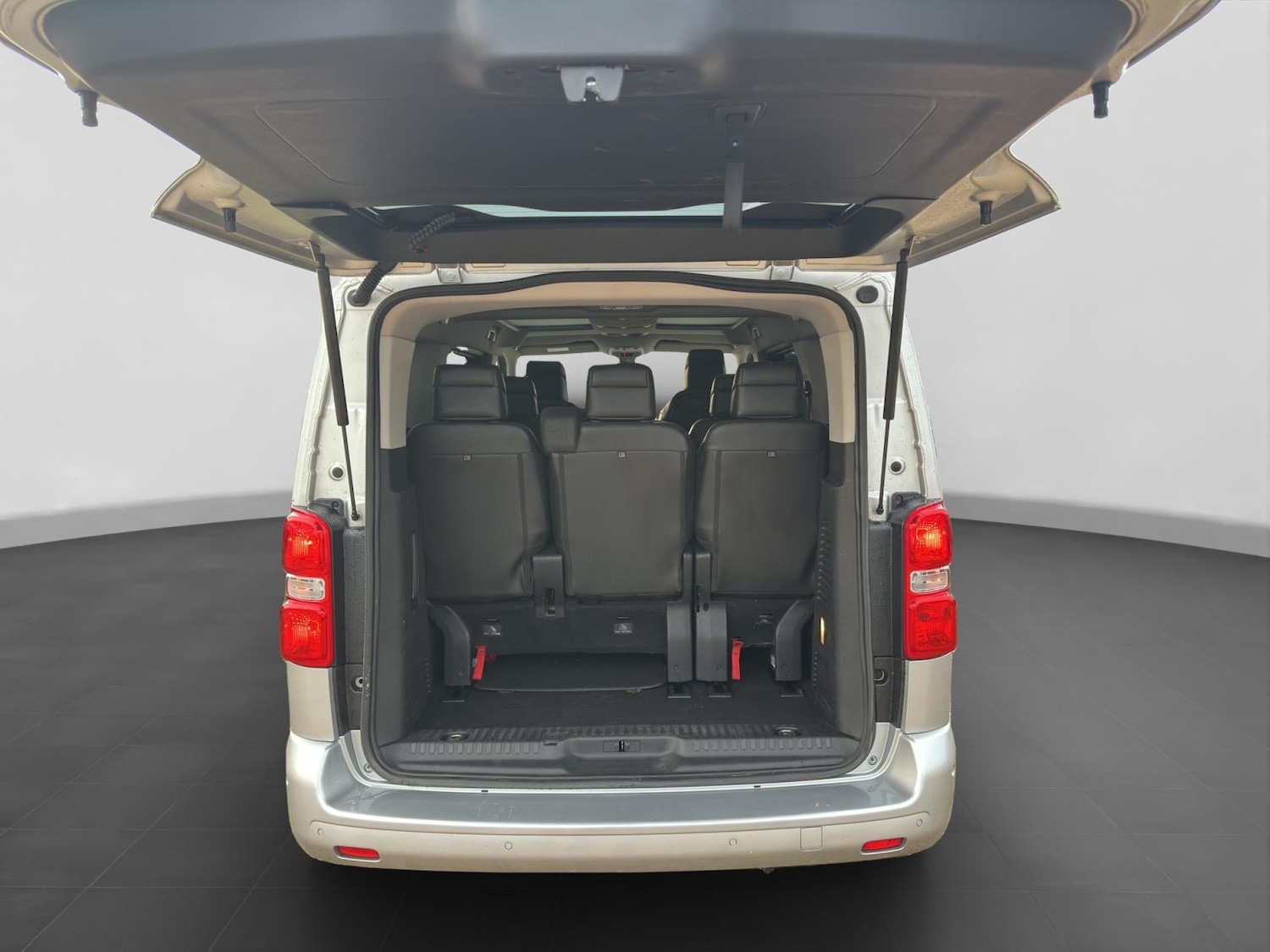 Used Peugeot Traveller 2018 for sale - 76709829: Photo 20