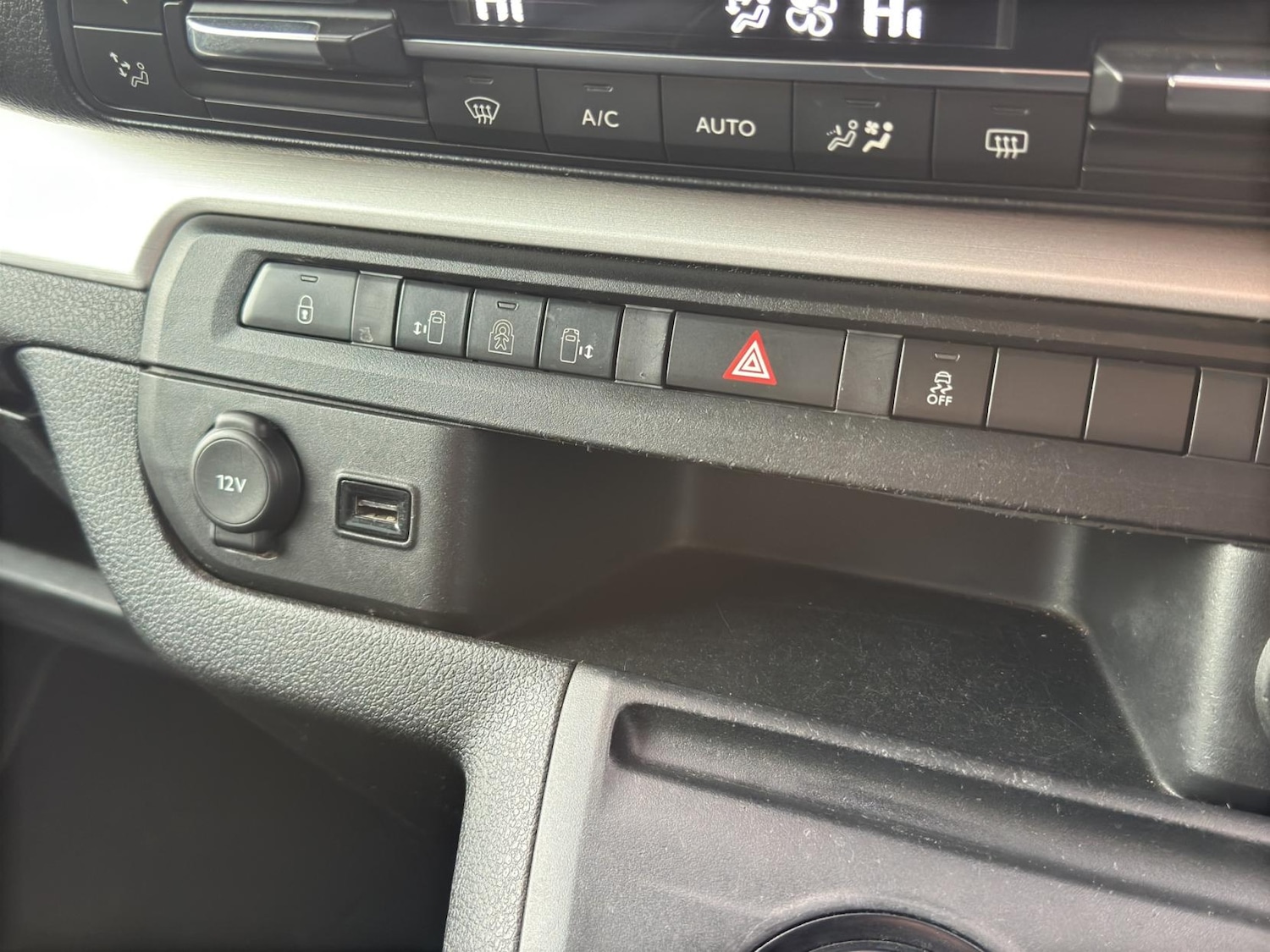 Used Peugeot Traveller 2018 for sale - 76709829: Photo 26