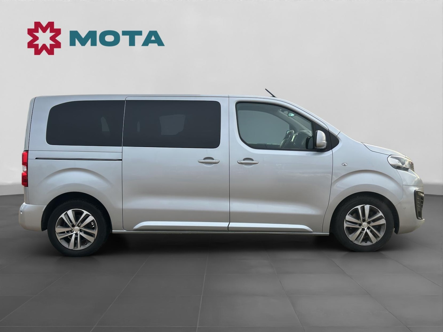 Used Peugeot Traveller 2018 for sale - 76709829: Photo 3