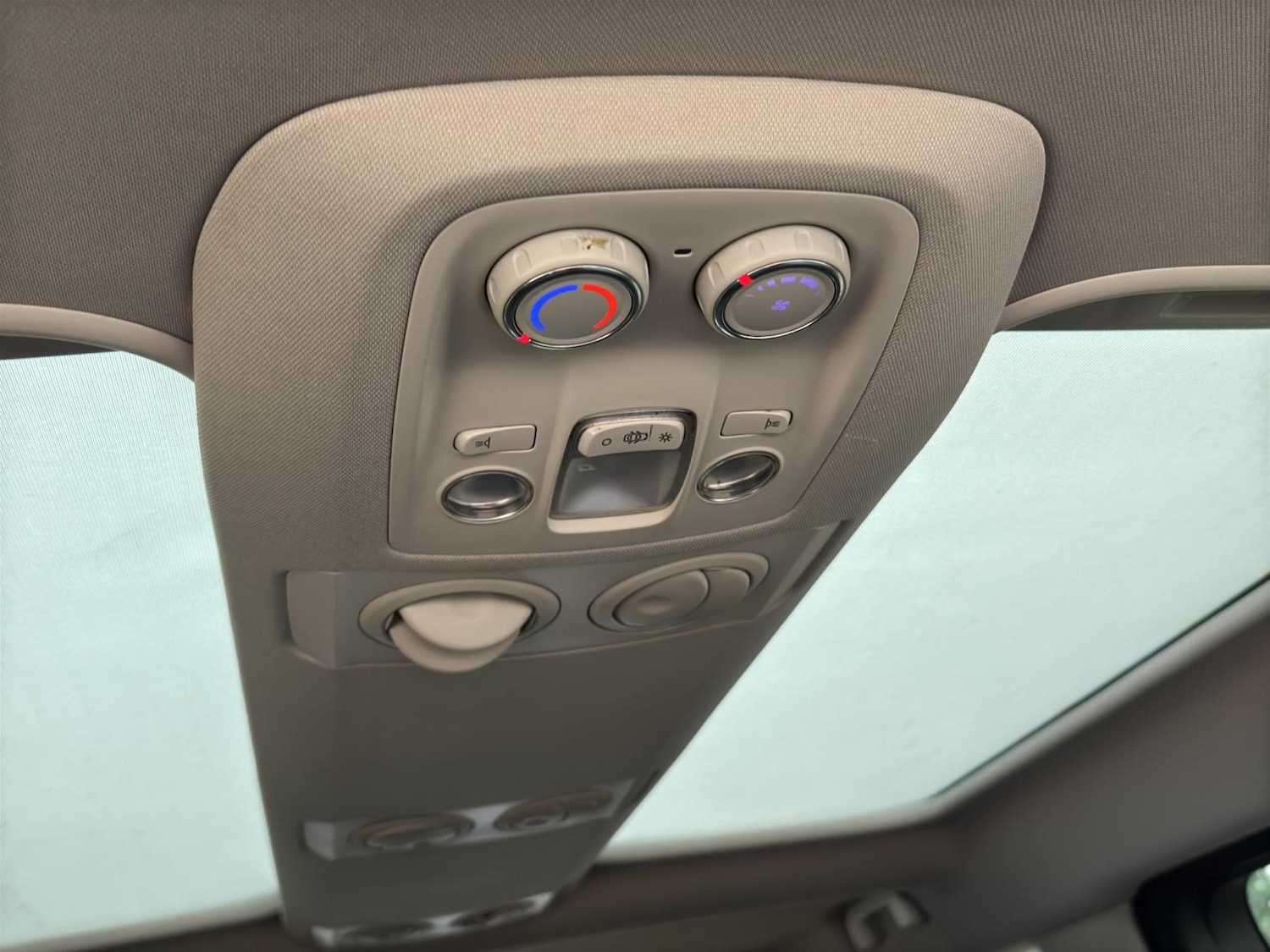 Used Peugeot Traveller 2018 for sale - 76709829: Photo 31