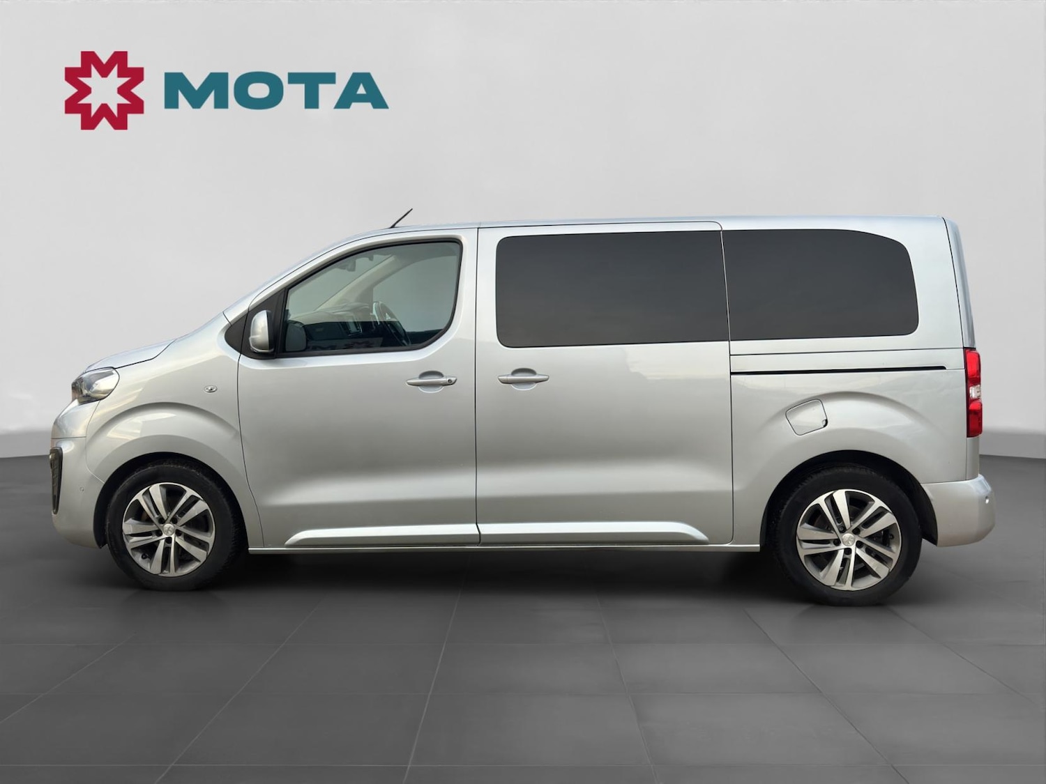 Used Peugeot Traveller 2018 for sale - 76709829: Photo 7