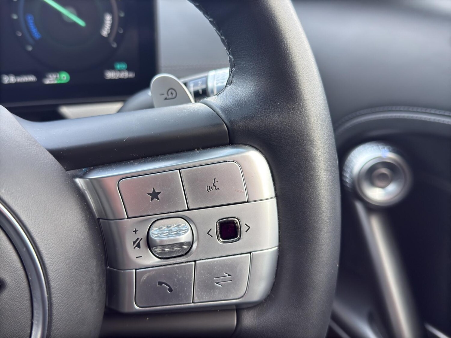 Used Genesis GV60 2023 for sale - 77848296: Photo 32