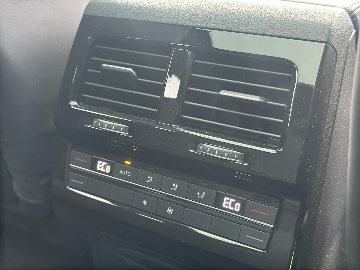 Used Volkswagen Touareg 2023 for sale - 77682244: Photo 39