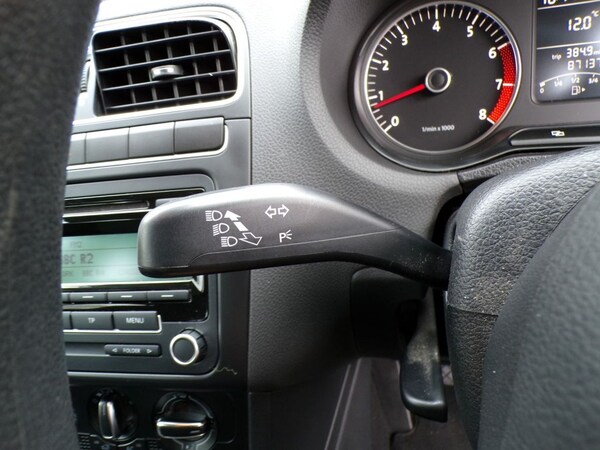 Used Volkswagen Polo 2011 for sale - 76210507: Photo 28