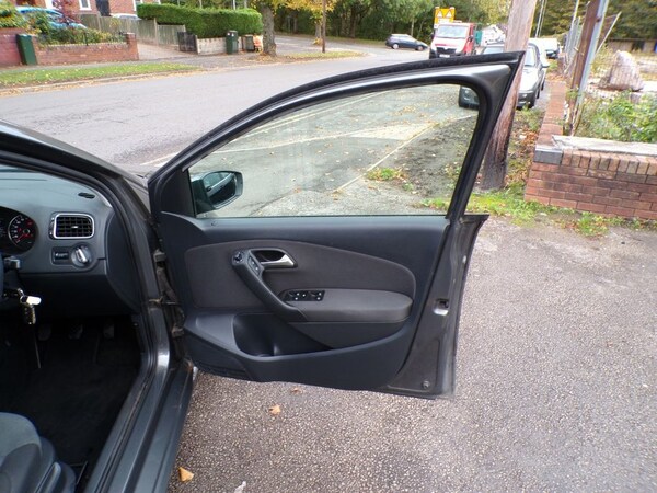 Used Volkswagen Polo 2011 for sale - 76210507: Photo 30