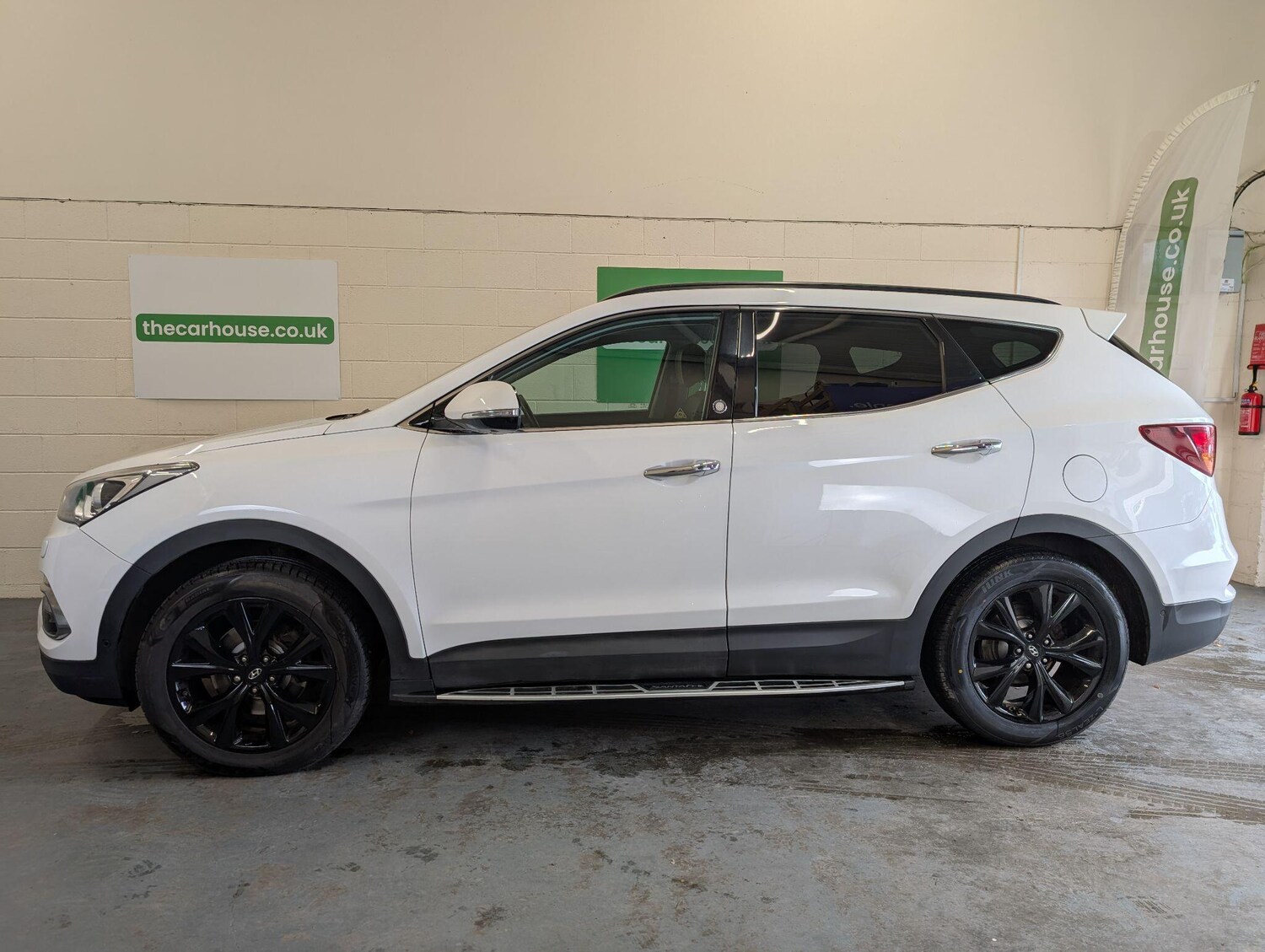 Used Hyundai Santa Fe 2017 for sale - 76239670: Photo 17