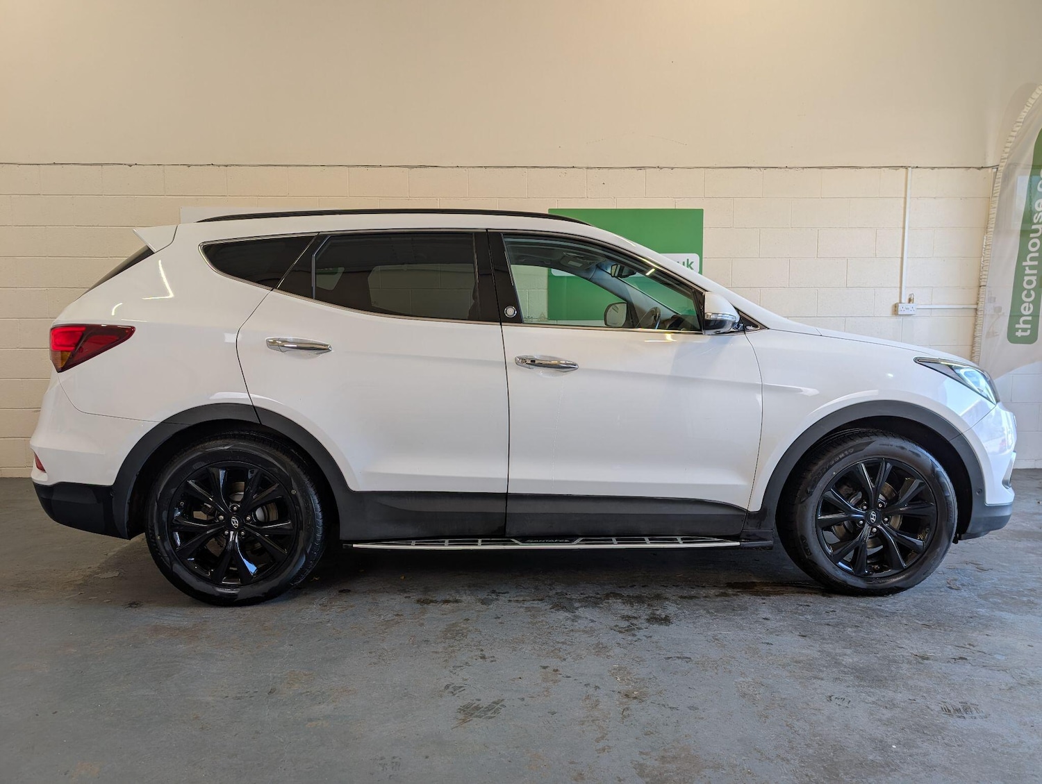 Used Hyundai Santa Fe 2017 for sale - 76239670: Photo 19