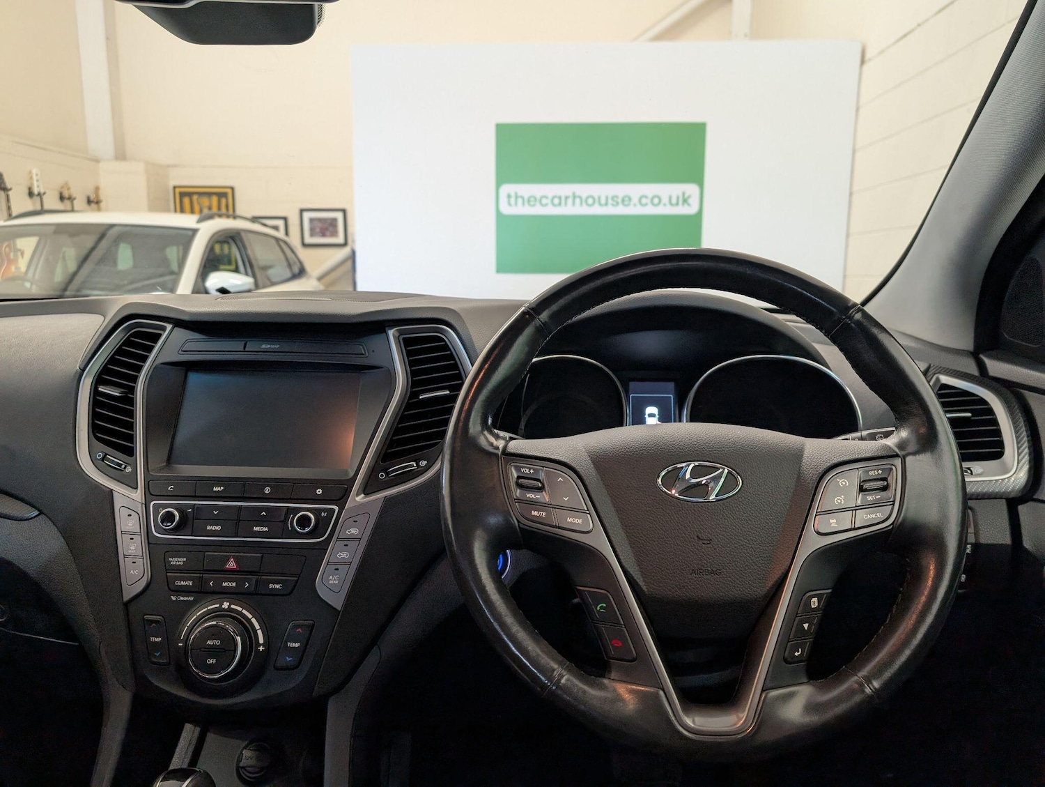 Used Hyundai Santa Fe 2017 for sale - 76239670: Photo 23